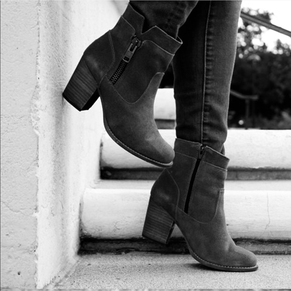 Distressed Black Double Zip Block Heel Boots - Picture 3 of 3